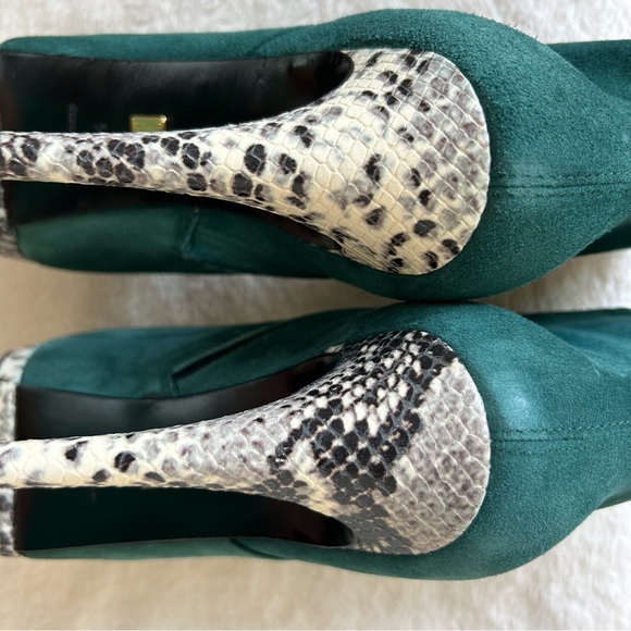 Pour La Victoire Green Suede Booties - Picture 7 of 8